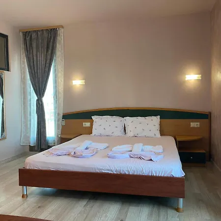 Empera H-l ホテル 3*