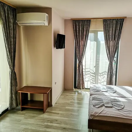 Empera H-l 3* サニービーチ